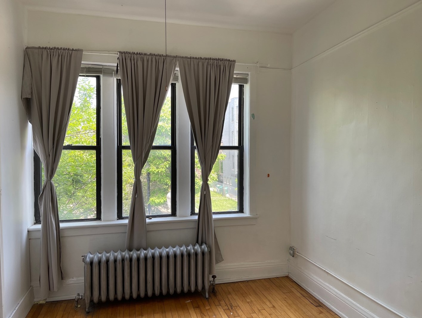 2229 W Taylor St Apt 2f, Chicago, IL