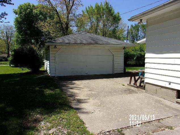 211 Fairman Ave, Watseka, IL 60970-1643