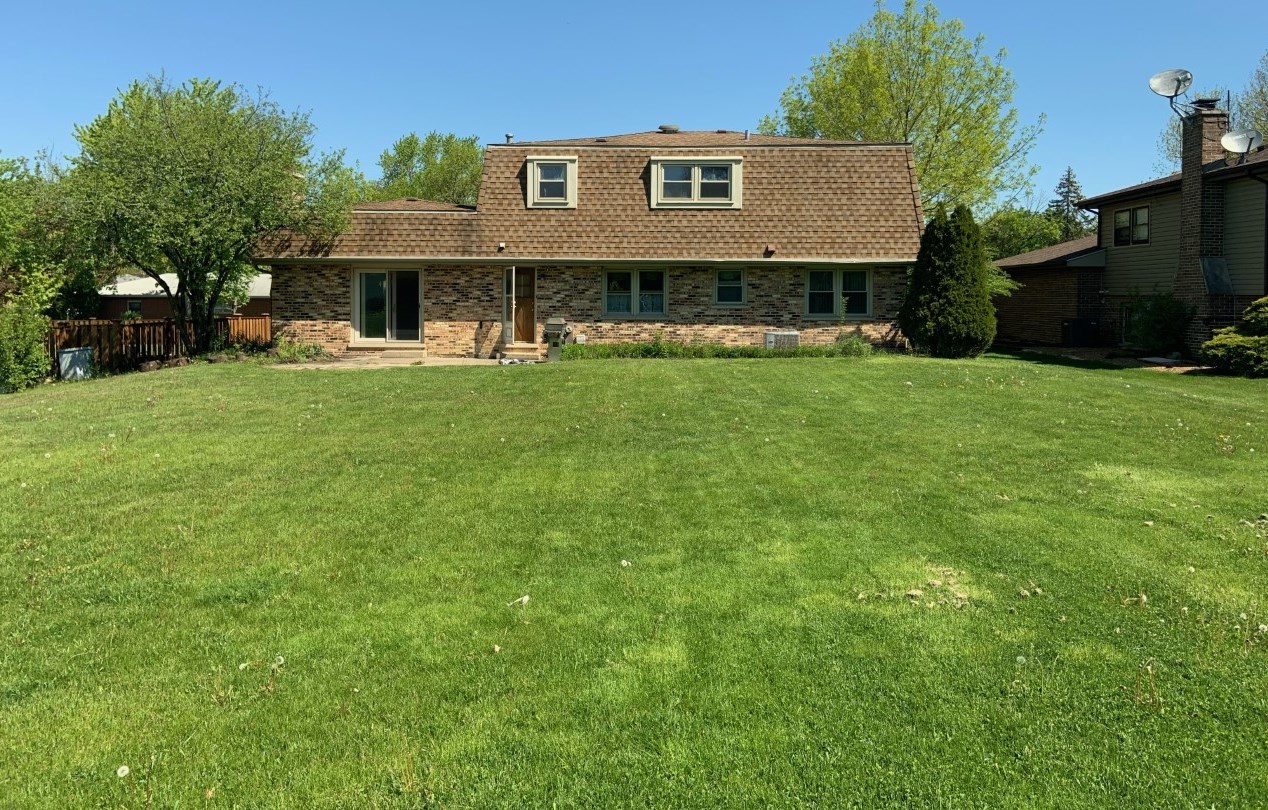 3145 Hillside Ln, Oak Brook, IL 60561-1688