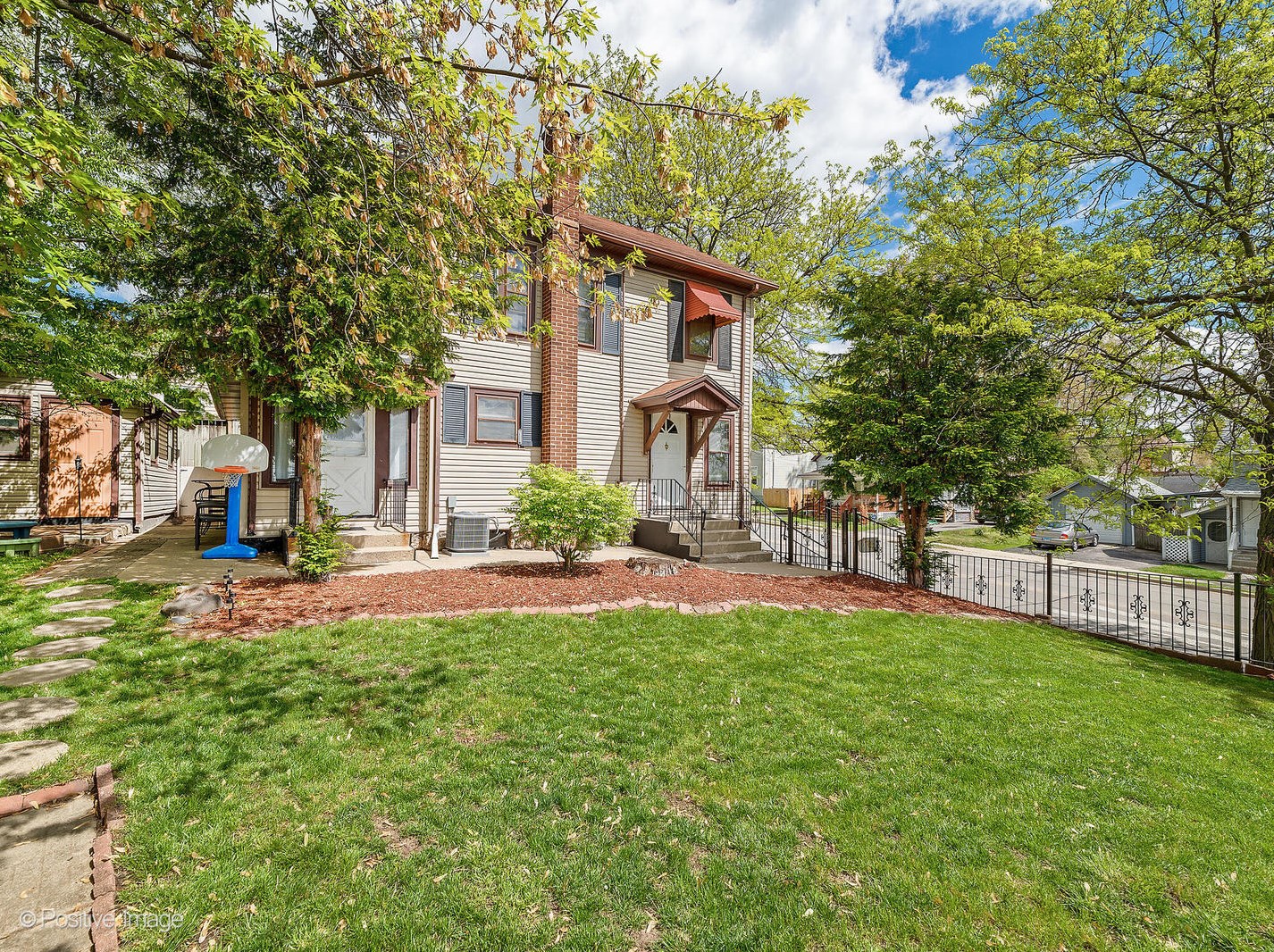 204 Illinois Ave, Aurora, IL 60505-2107