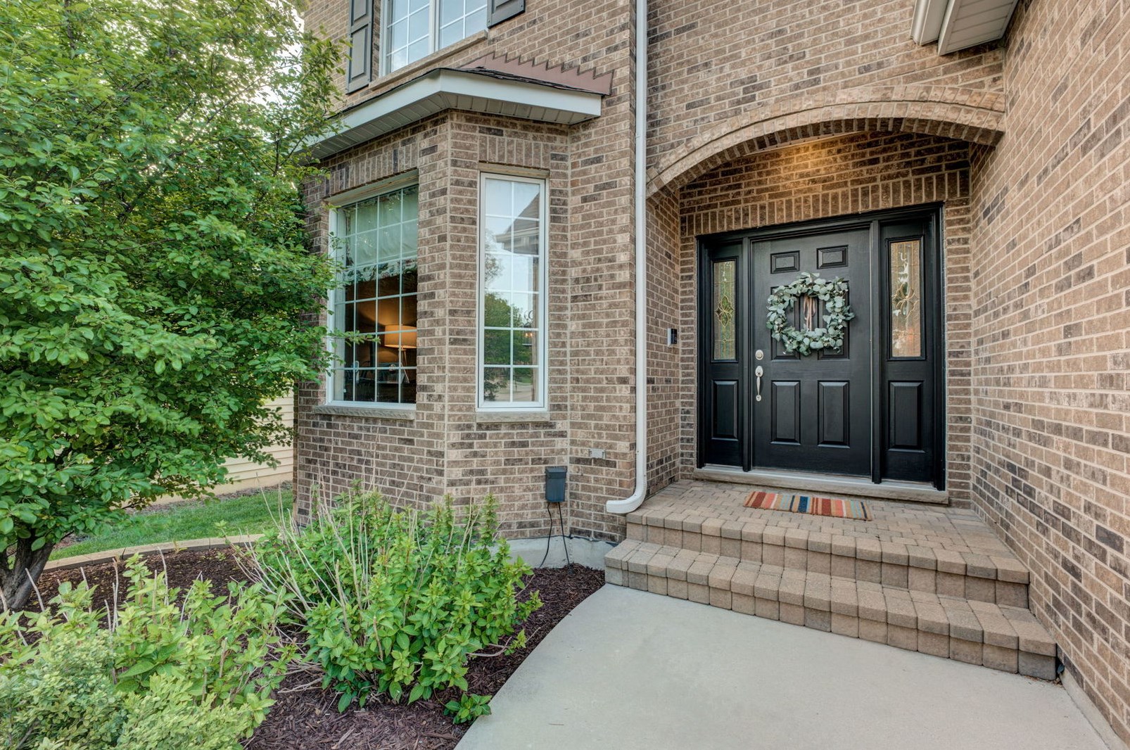1038 Sean Cir, Oak Brook, IL 60561-3877