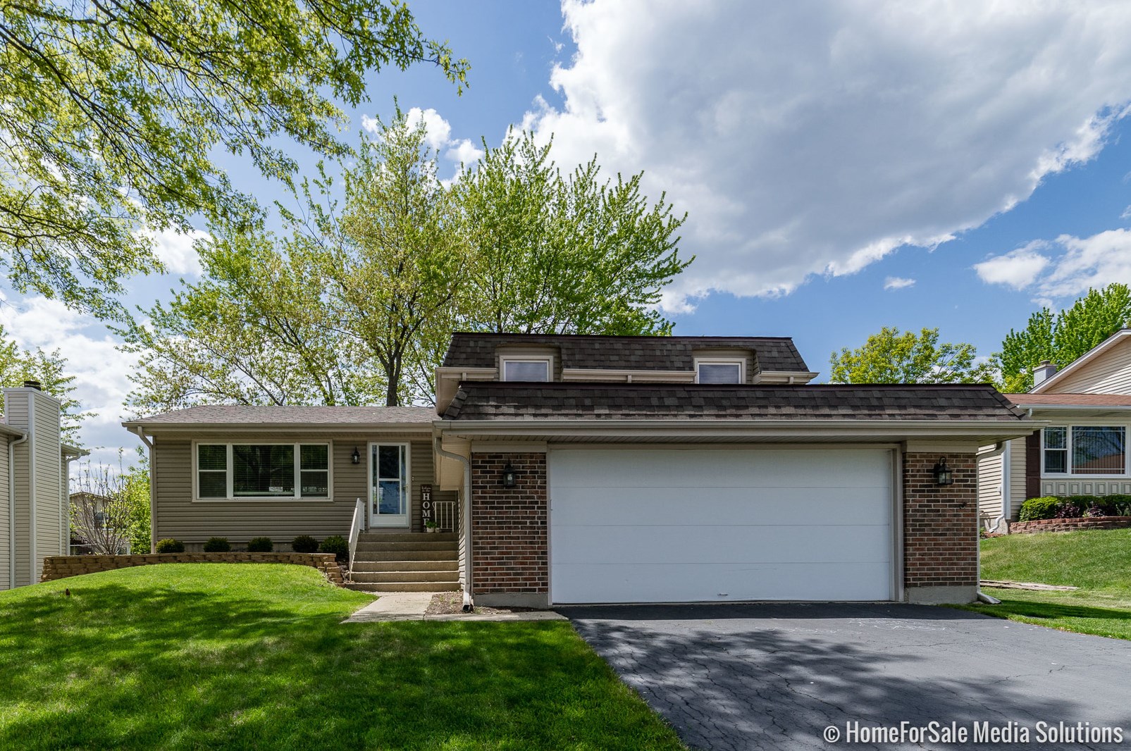 4230 Portage Ln, Hoffman Estates, IL 60192-1325