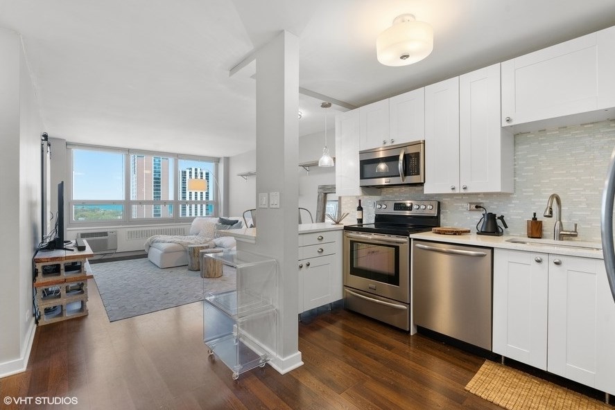 88 W Schiller St #1503, Chicago, IL 60610
