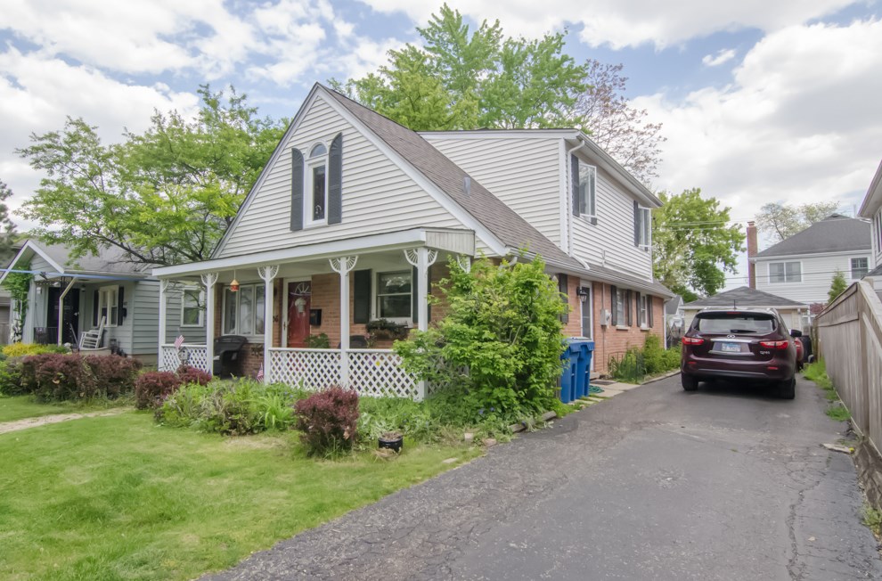 405 Justina St, Oak Brook, IL 60521-2418