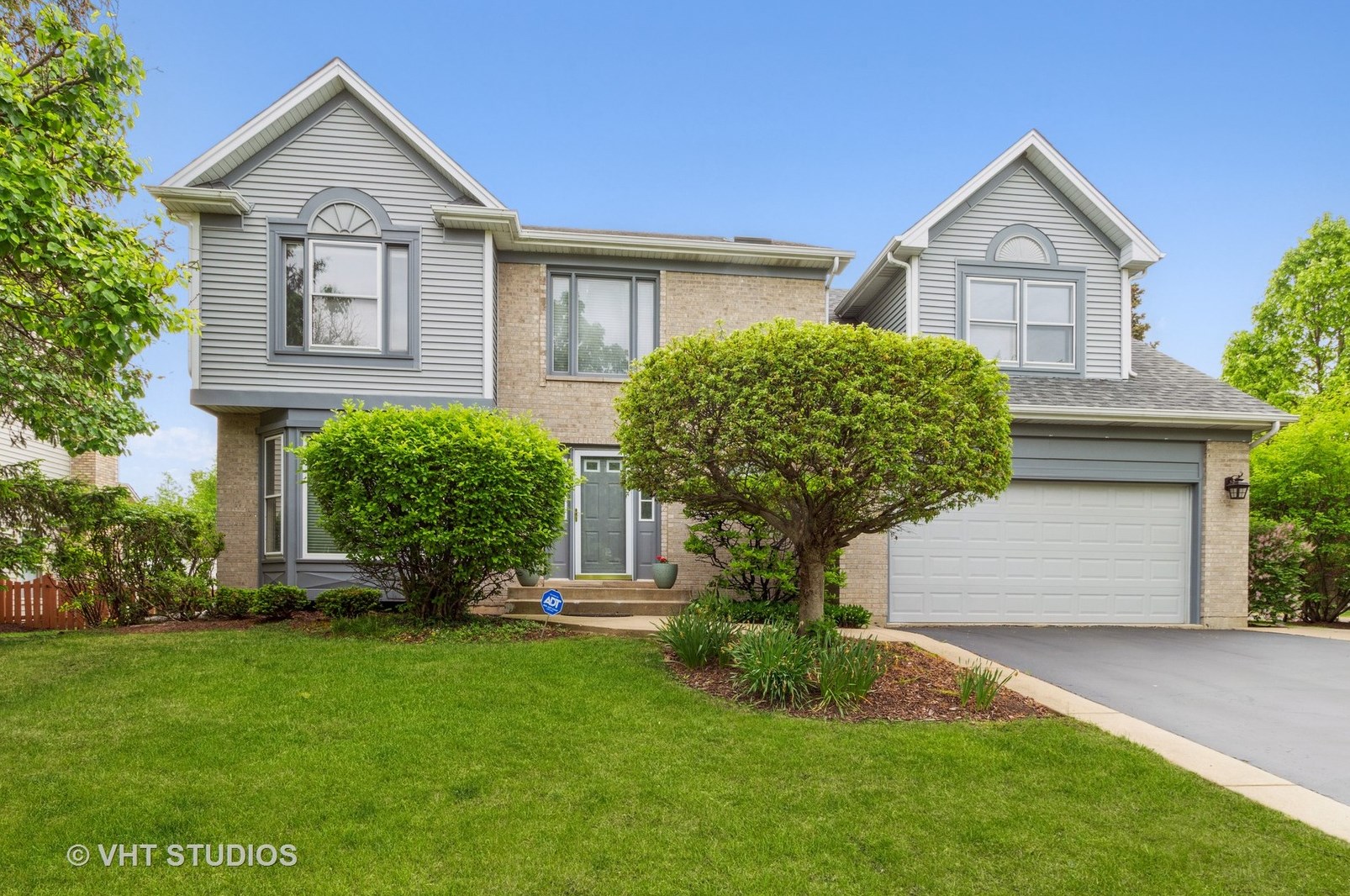 5301 Elliott Dr, Hoffman Estates, IL 60192-4509