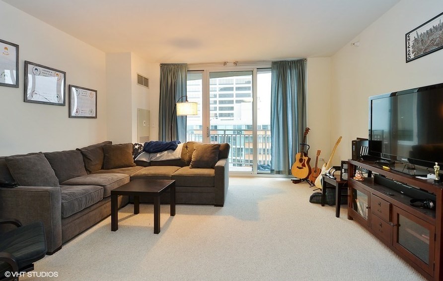 807 Davis St #1103, Evanston, IL 60201