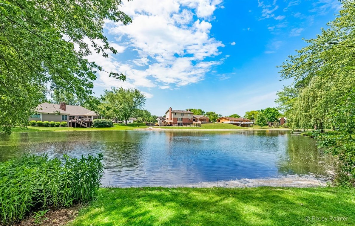 2130 Harrow Gate Dr, Hoffman Estates, IL 60010-5425