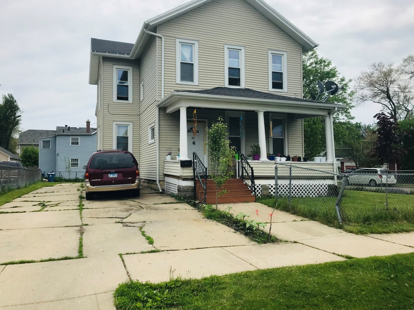 136 5th St, Aurora, IL 60505-4332