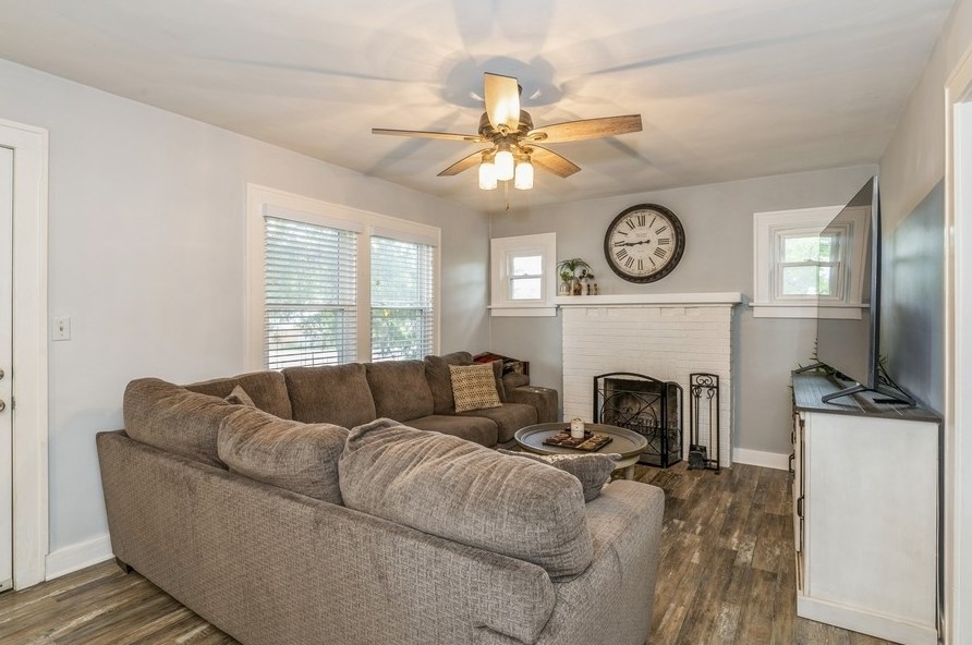 18340 Gages Lake Rd, Volo, IL 60030-1813