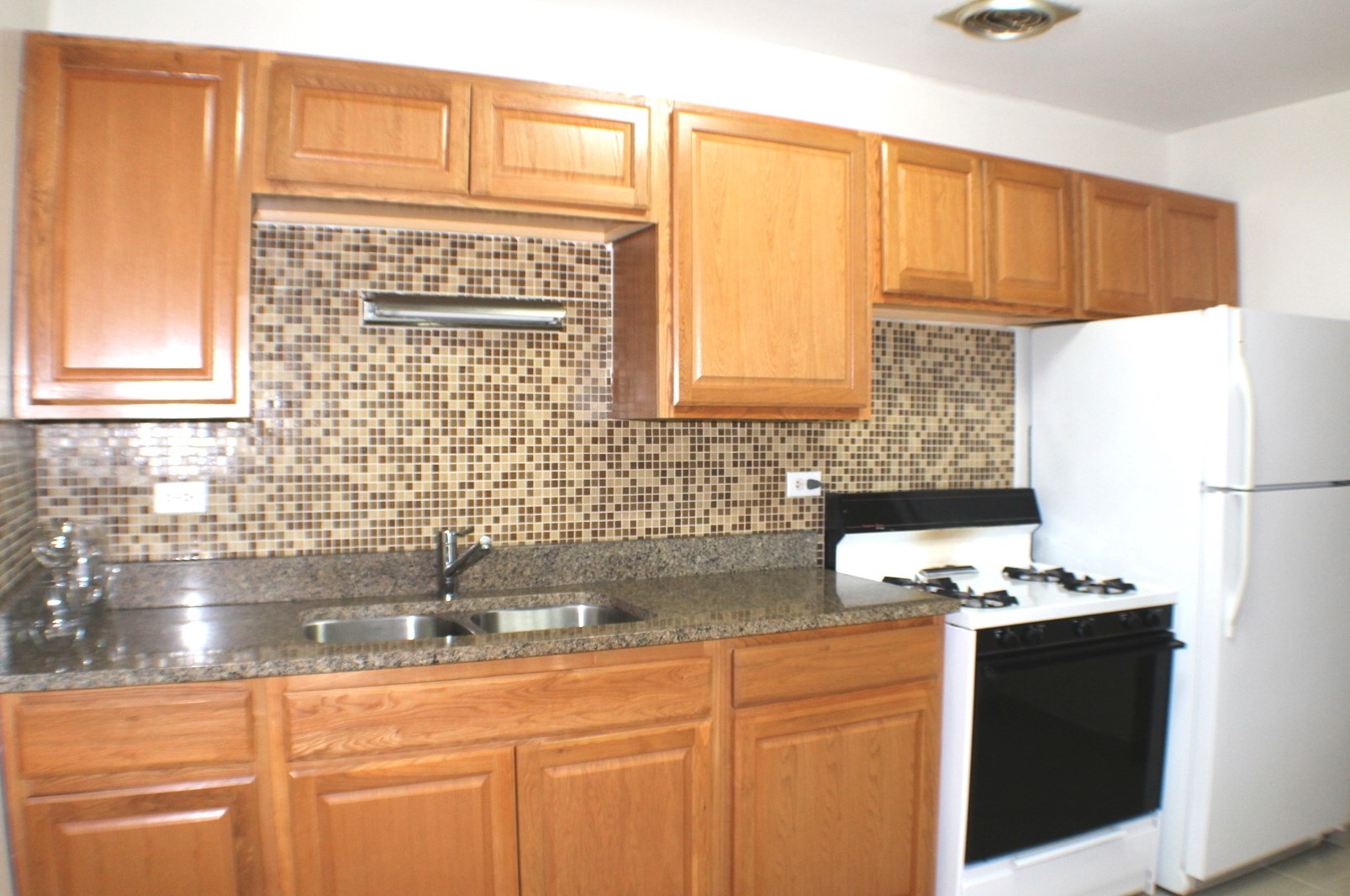 712 W Huntington Commons Rd #2a, Mount Prospect, IL 60056