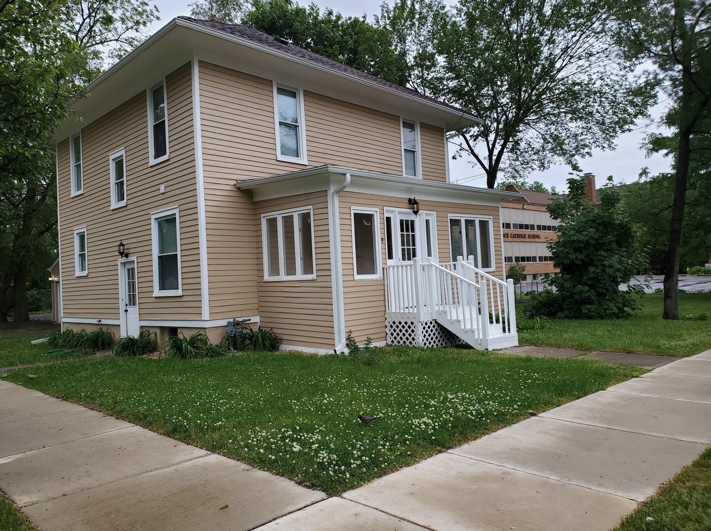 207 Jewett St, Hoffman Estates, IL 60123-6205