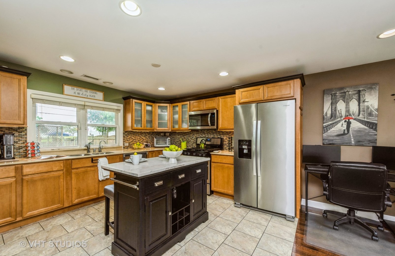 305 Riverside Dr, Volo, IL 60051-8715