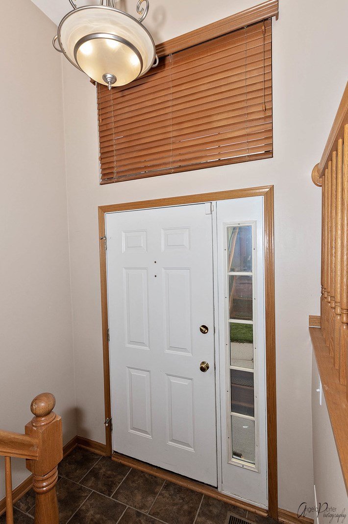 916 Manchester Cir, Volo, IL 60030-3319