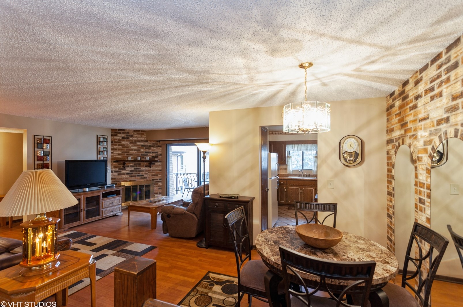 8212 Anchor Dr, Downers Grove, IL 60517-4354