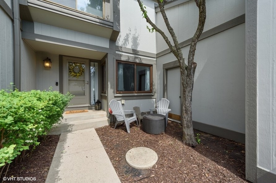 2614 Smith St, Rolling Meadows, IL 60008-2262