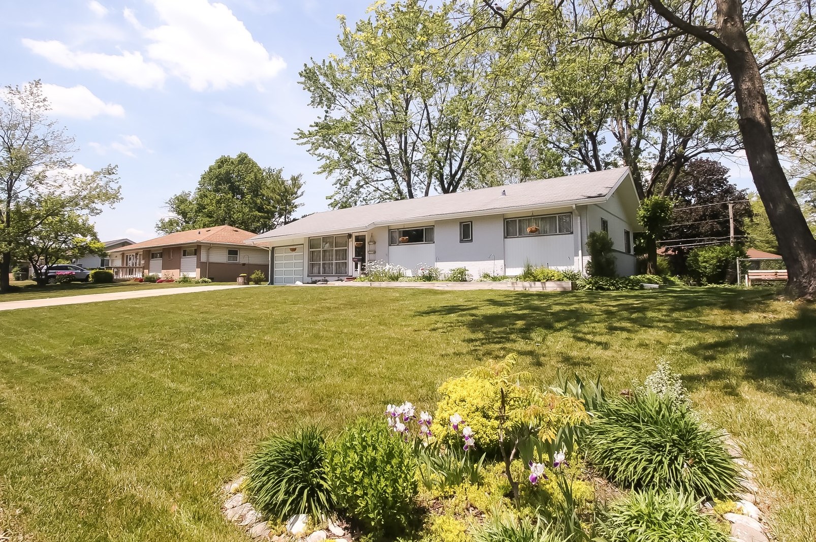 110 Forest Park Ln, Hoffman Estates, IL 60169-3204