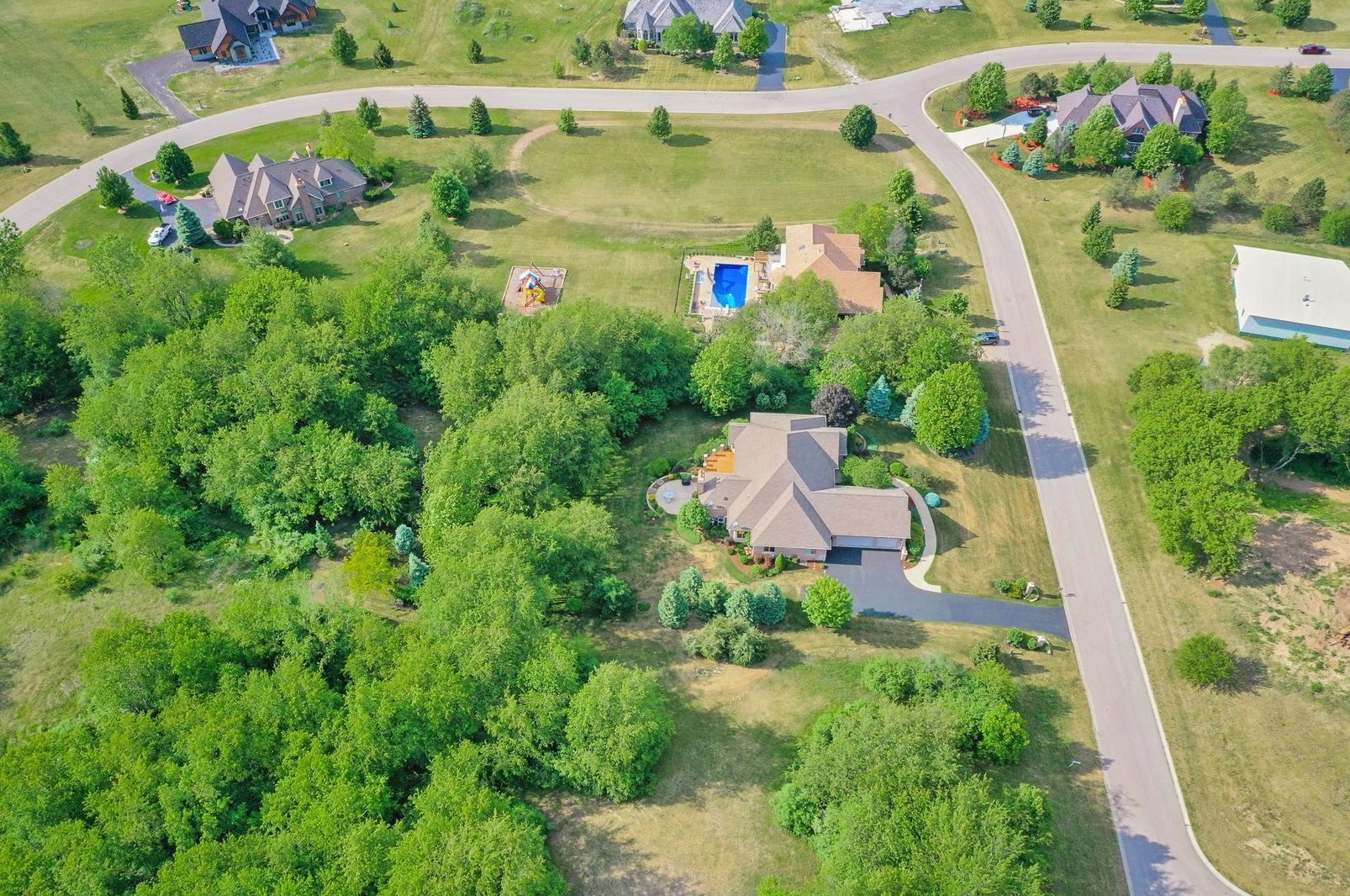 7011 Wildflower Ct, Spring Grove, IL 60081