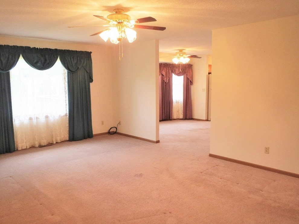 806 5th Ave, Nelson, IL 61021-1810