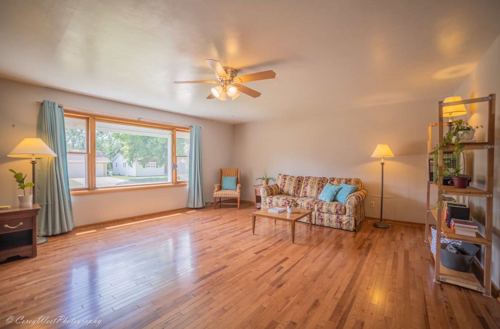 117 Laurel Ln, Dekalb, IL 60115-1709