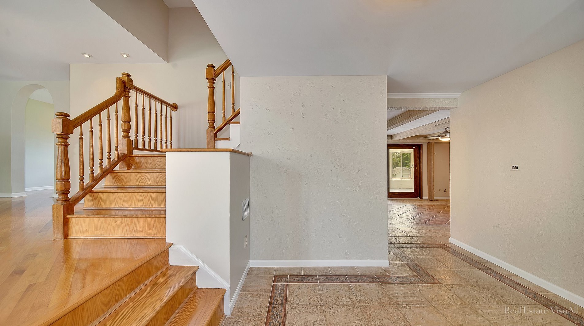 965 Patriot Ln, Hoffman Estates, IL 60192-1829