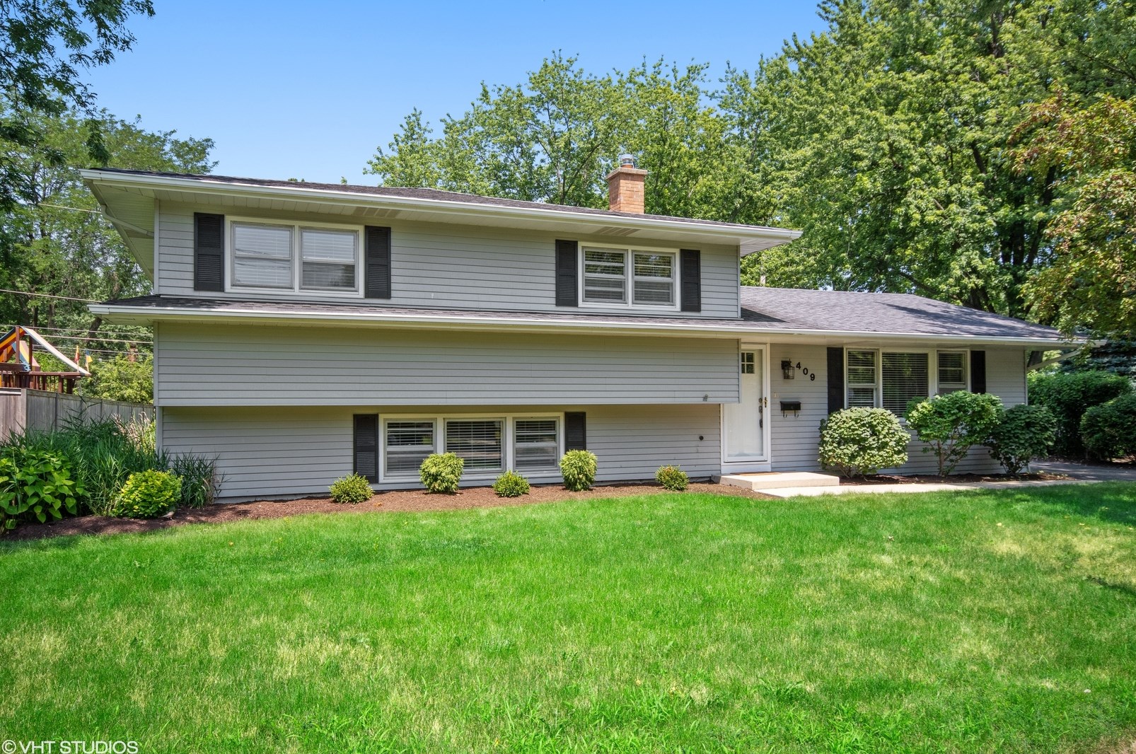 409 W Gartner Rd, Naperville, IL 60540