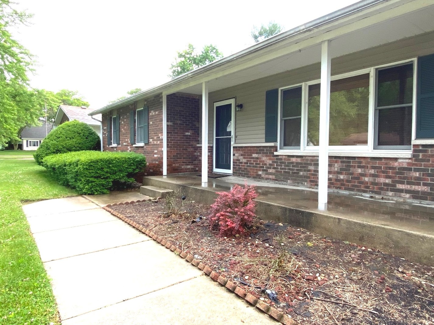 715 Rosewood St, Watseka, IL 60970-1410