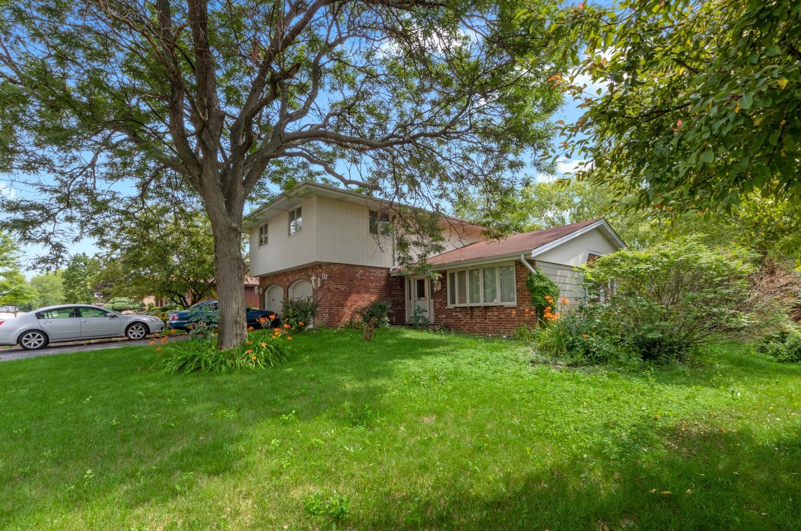 117 Mendon Ln, Schaumburg, IL 60193-1033