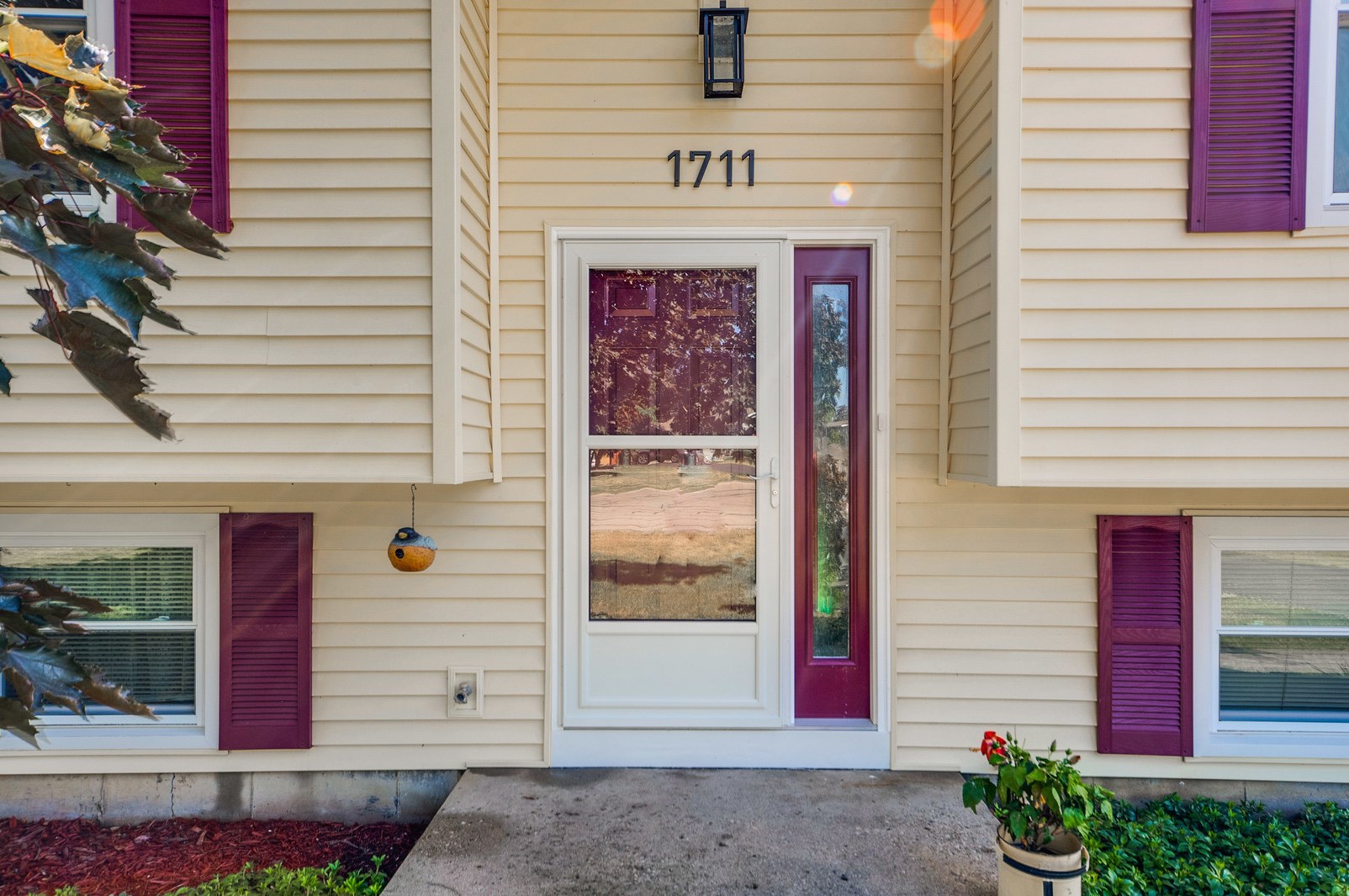 1711 Fairfield Rd, Volo, IL 60046