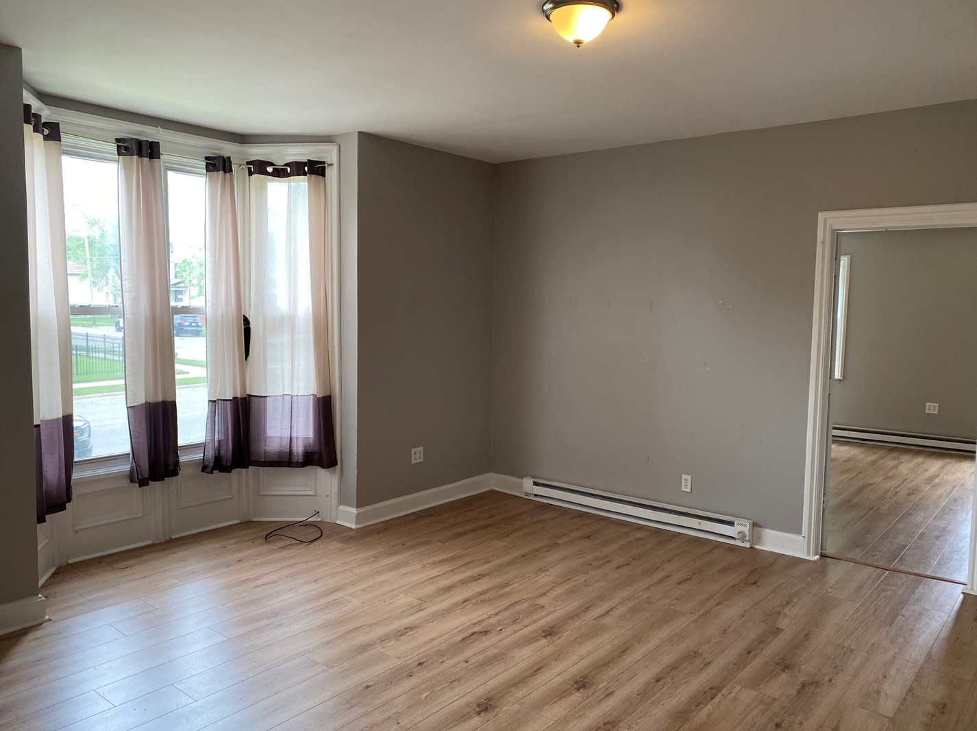 86 N 4th St #3, Aurora, IL 60505