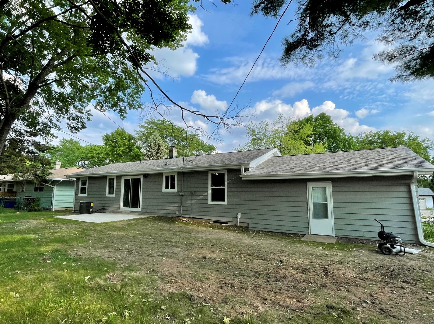 315 Hillcrest Dr, Dekalb, IL 60115-2343