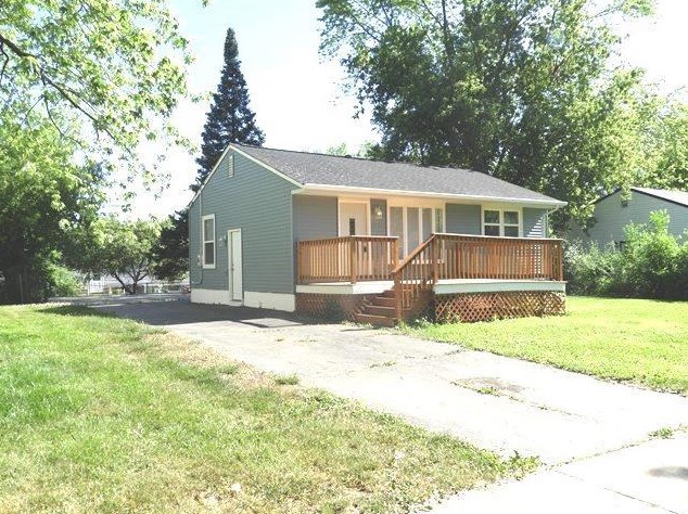 1652 Mckay St, Waukegan, IL 60087-2919