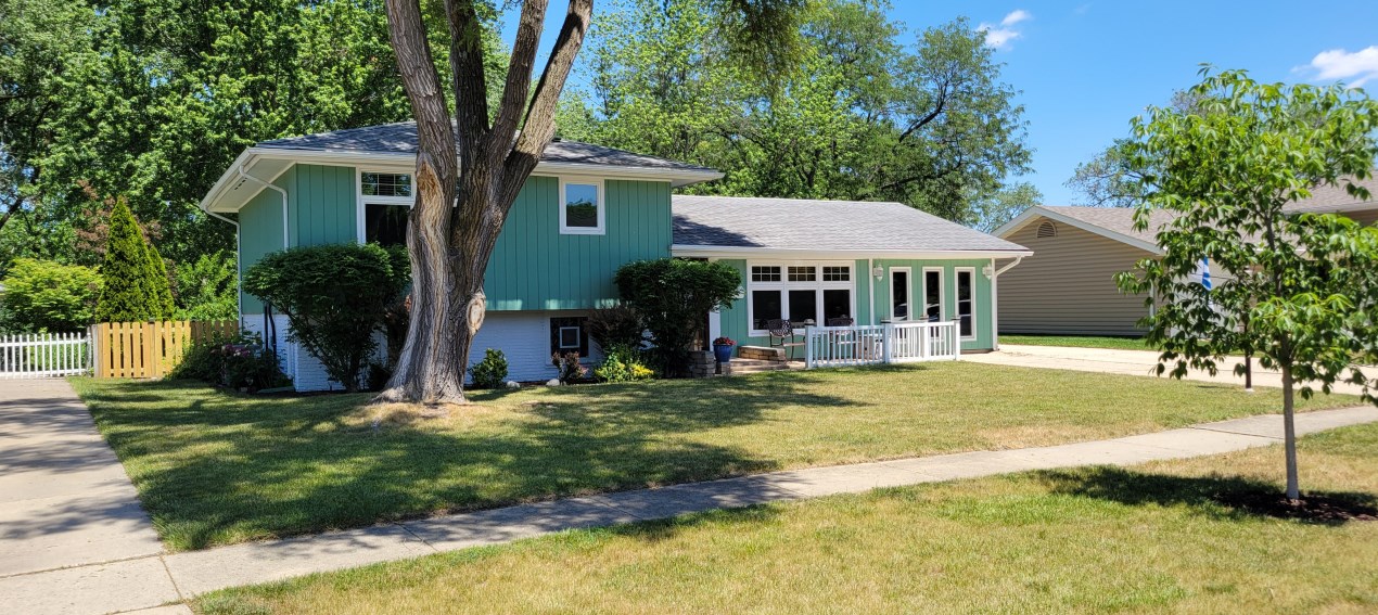 1420 Hartmann Dr, Schaumburg, IL 60193-3619