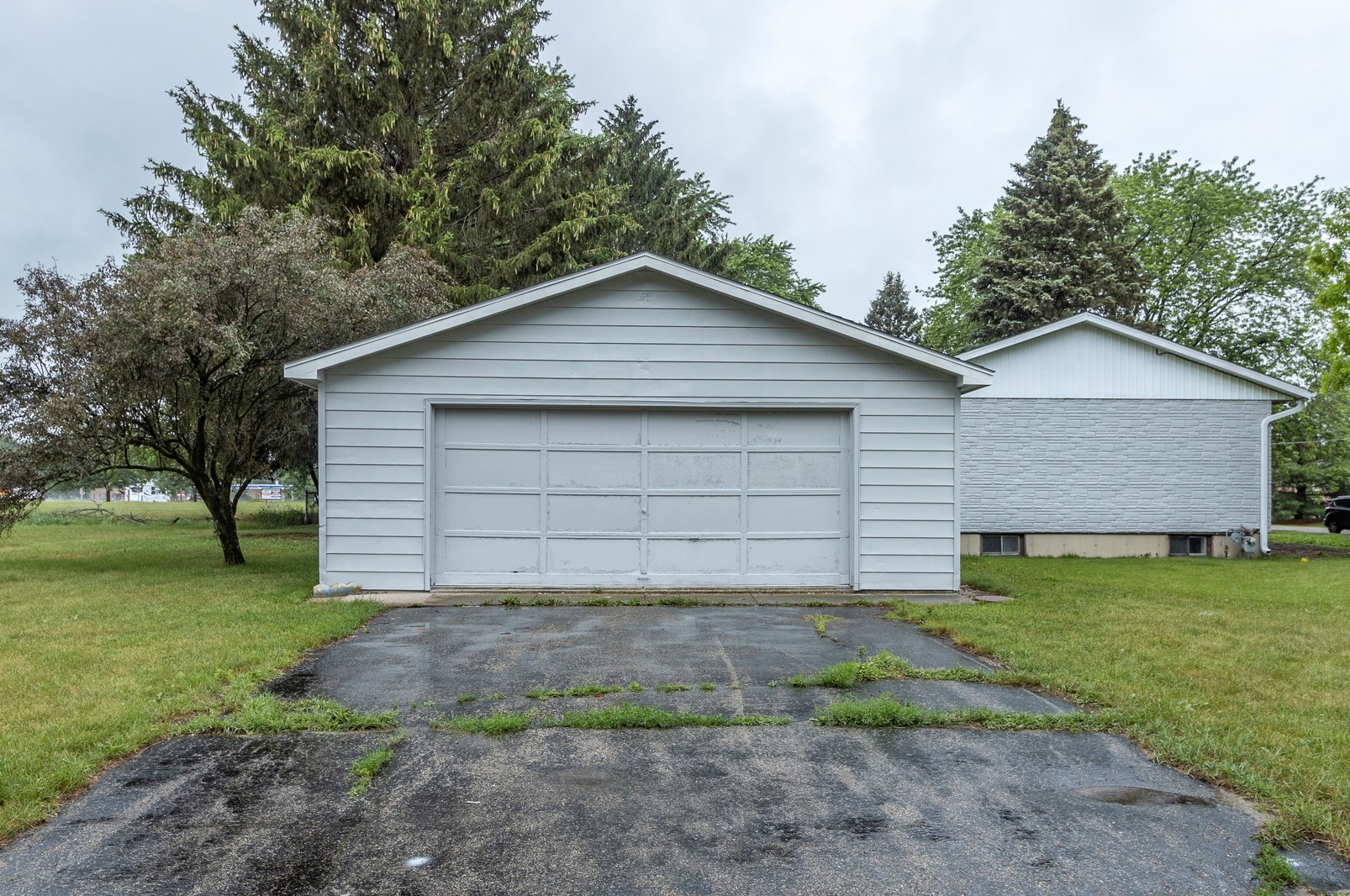 2401 Westward Dr, Spring Grove, IL 60081