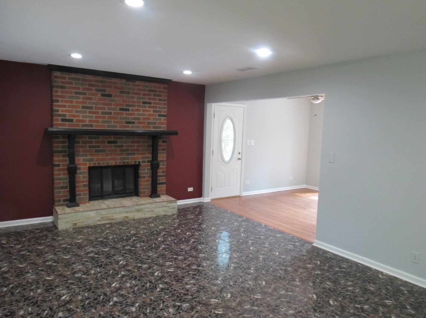 5808 Grant Pl, Spring Grove, IL 60081