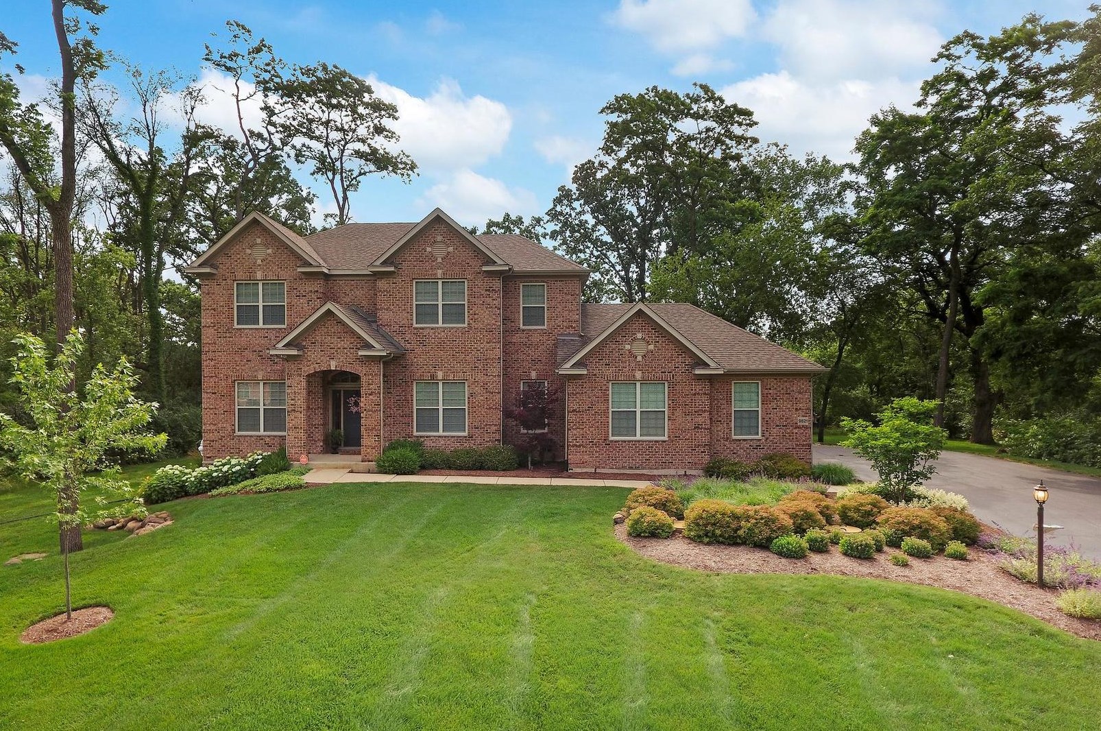 9621 Thousand Oaks Cir, Spring Grove, IL 60081
