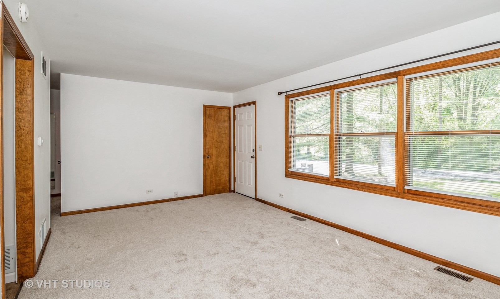 38063 N Lee Ave, Spring Grove, IL 60081