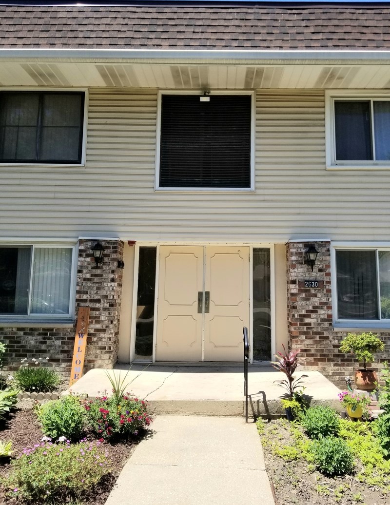 2630 Mitchell Dr, Downers Grove, IL 60517-1642
