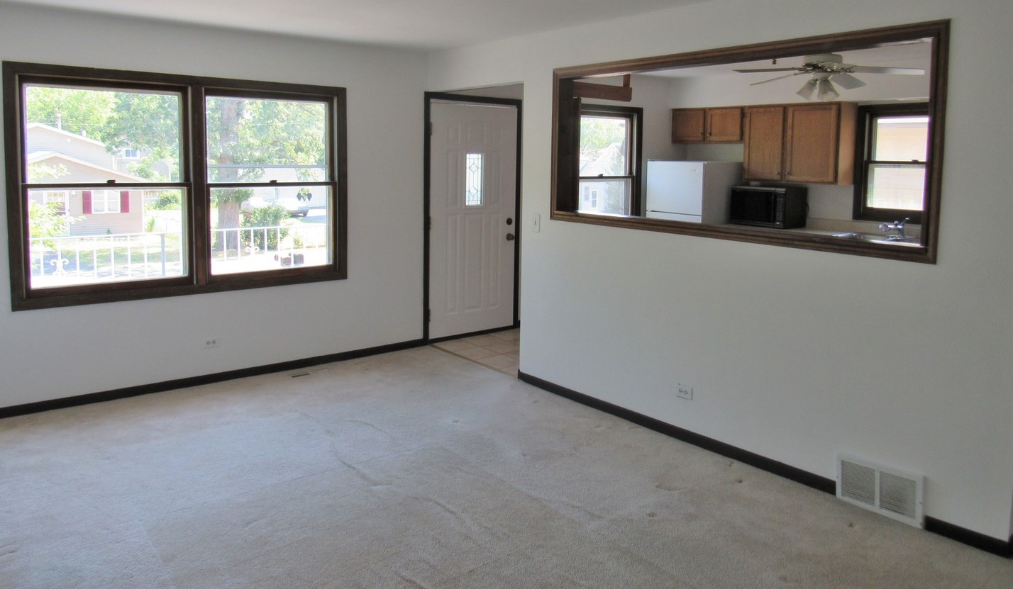 114 Glenwood Dr, Volo, IL 60073-2624