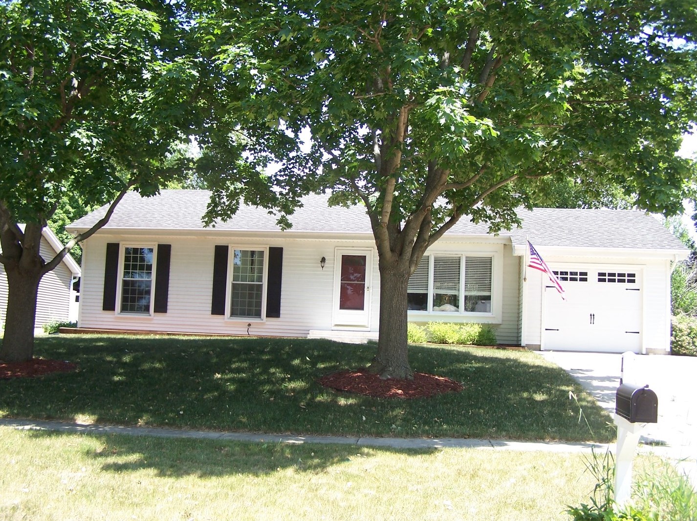 104 Huntington Dr, Volo, IL 60050-5198