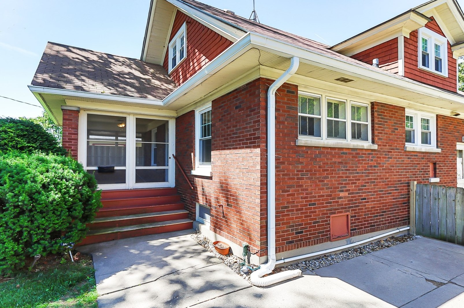 420 Griswold St, Hoffman Estates, IL 60123-7626