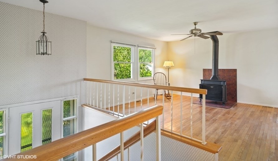 705 Evergreen Ln, Hoffman Estates, IL 60169-4858