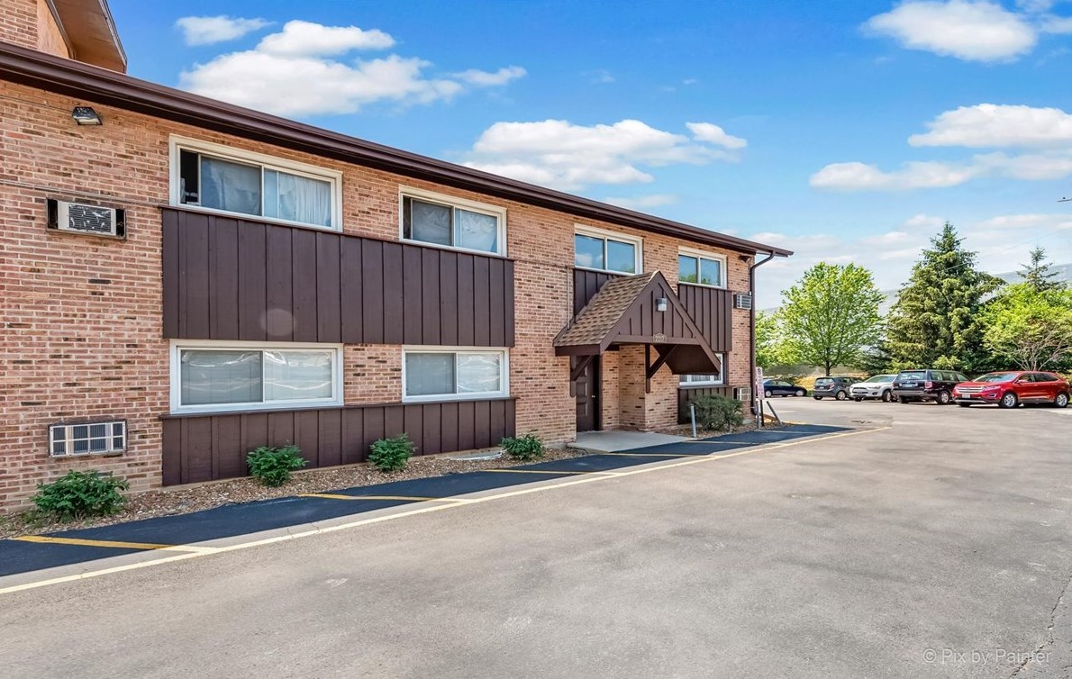 2217 Arbor Cir, Downers Grove, IL 60515-2525