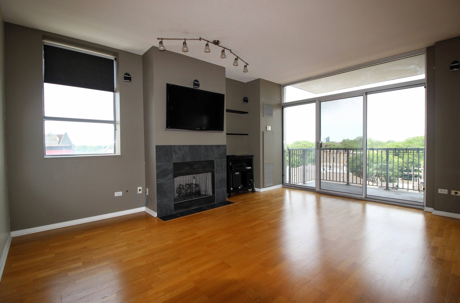 1546 N Orleans St #604, Chicago, IL 60610