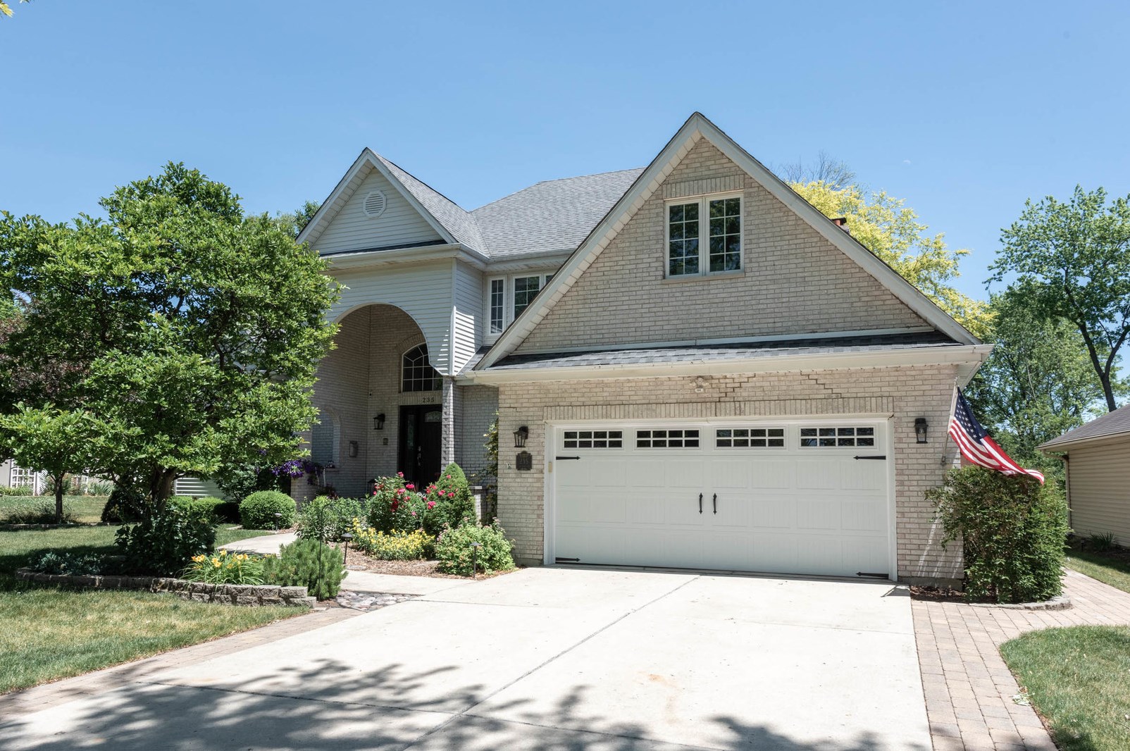 235 Lincoln St, Schaumburg, IL 60194-3401