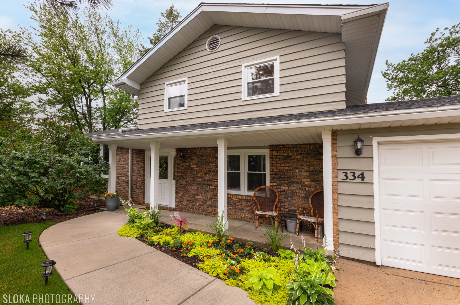 334 Blackhawk Dr, Schaumburg, IL 60193-4904