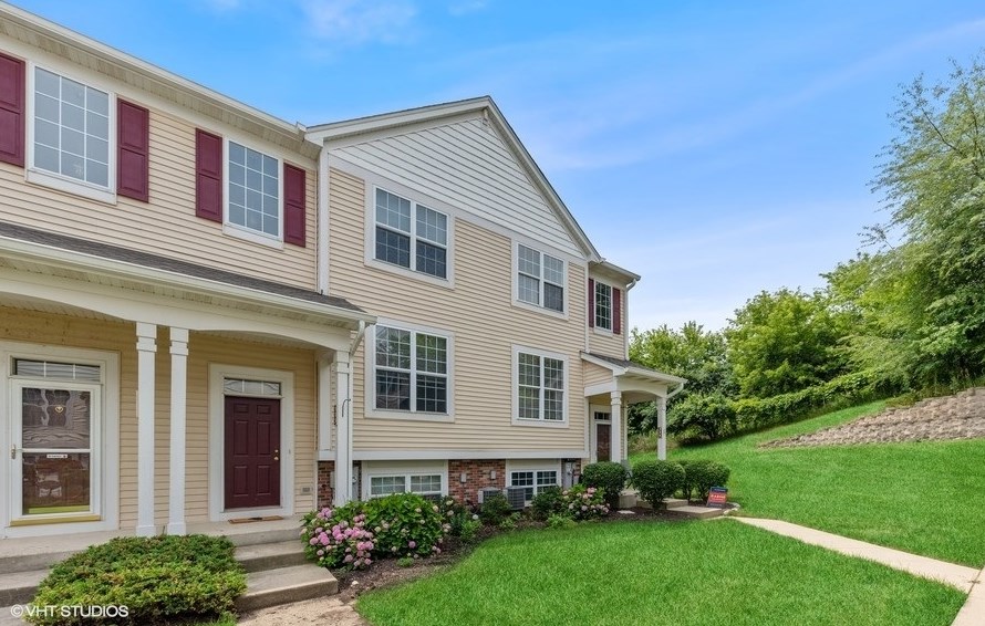 333 Terra Springs Cir, Volo, IL 60020