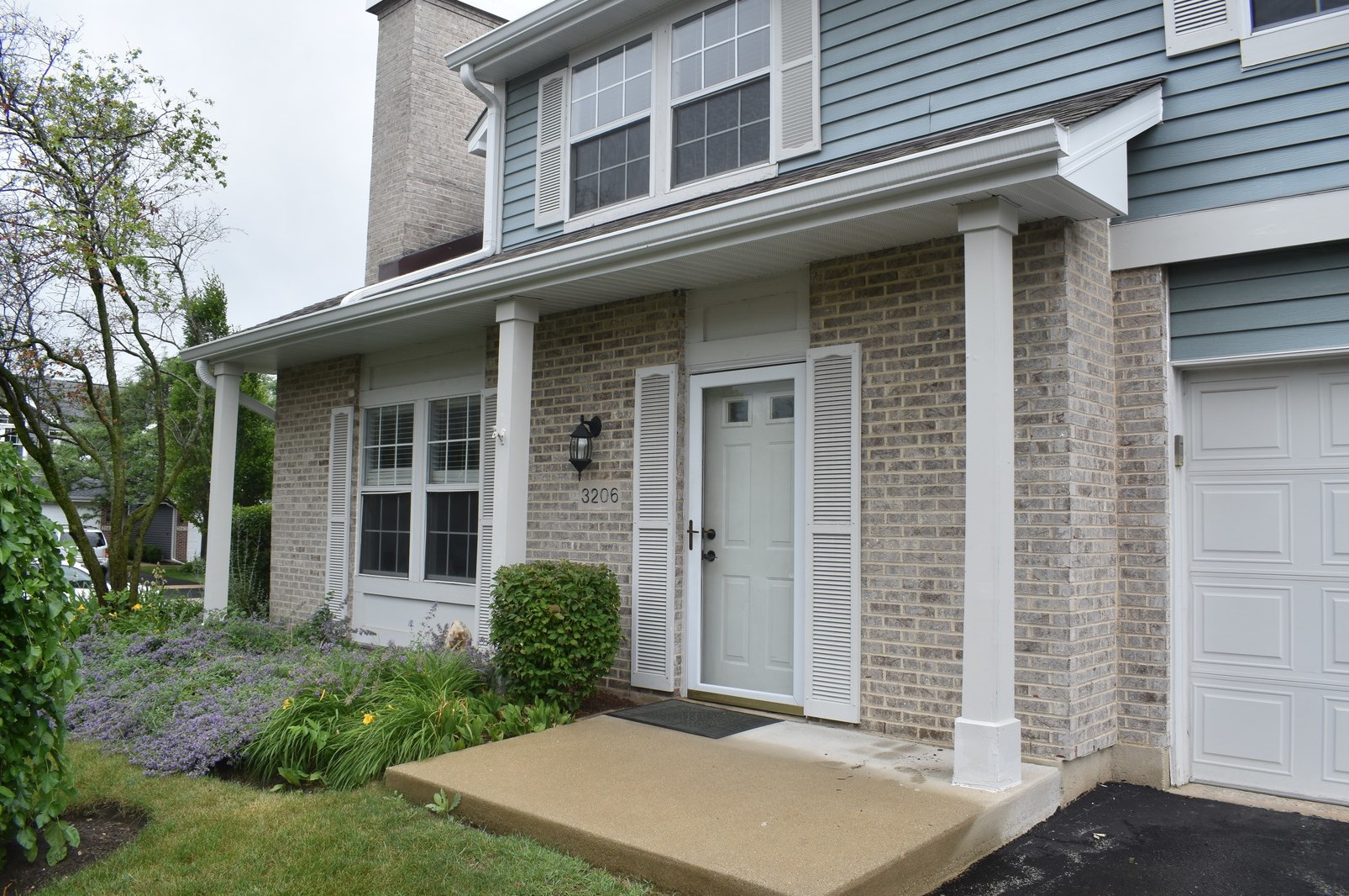 3206 Anton Dr, Aurora, IL 60504