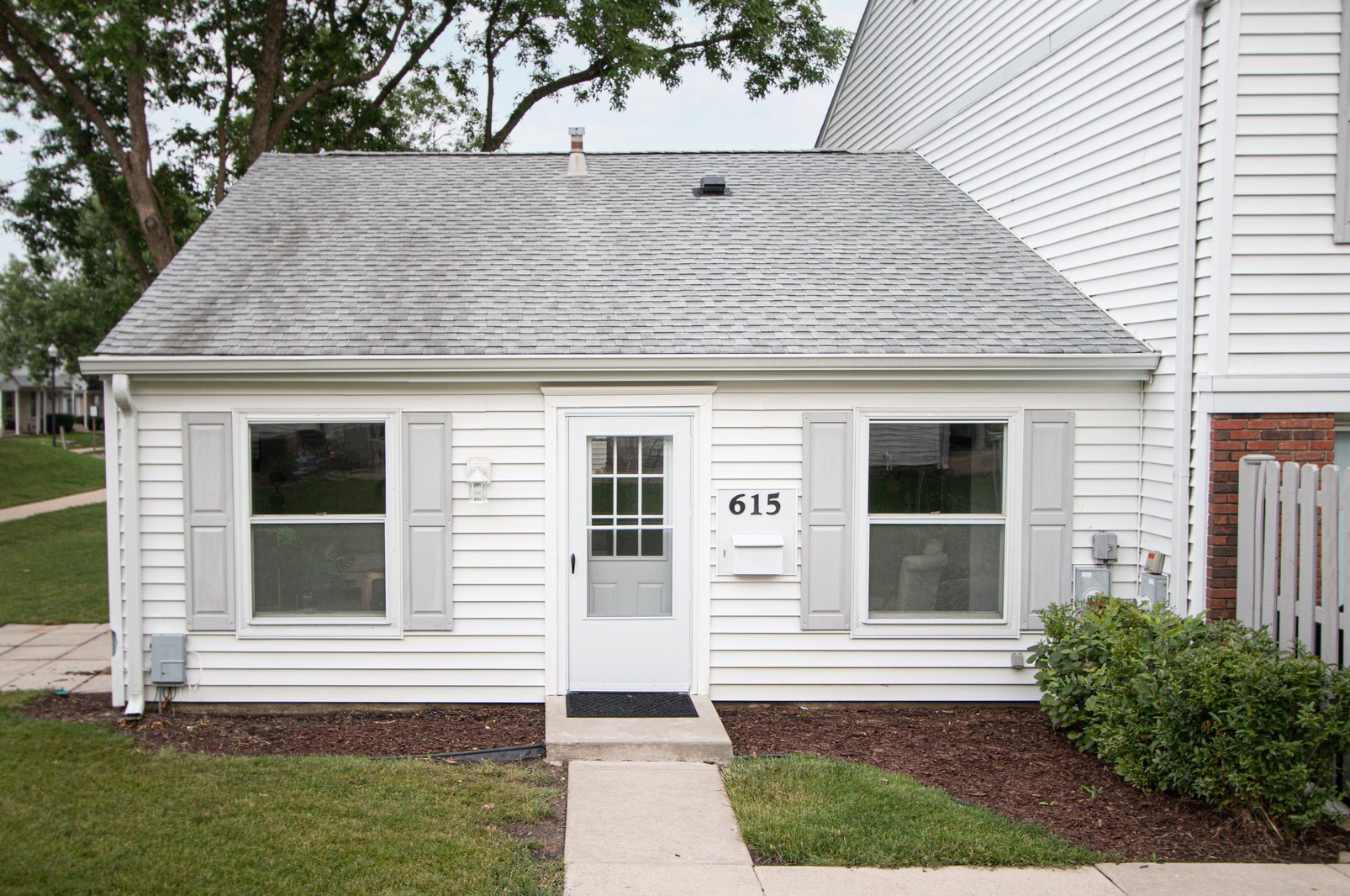 615 Academy Ct, Schaumburg, IL 60194-2501