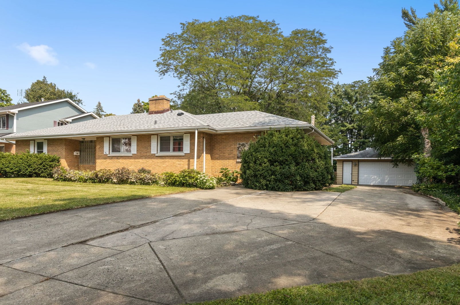 4407 Highland Ave, Downers Grove, IL 60515-2818