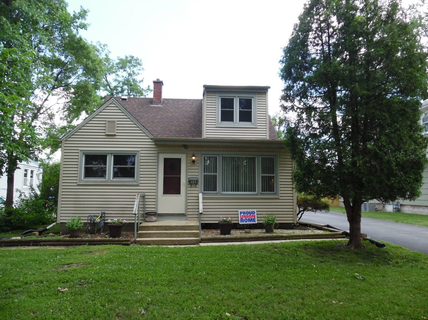 127 Armitage Ave, Melrose Park, IL 60164-1704